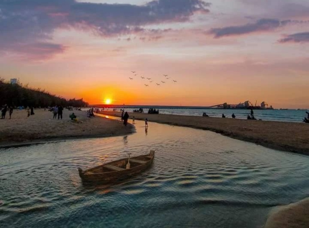 Pantai Semilir, Destinasi Wisata Menarik di Tuban yang Cocok untuk Liburan Keluarga